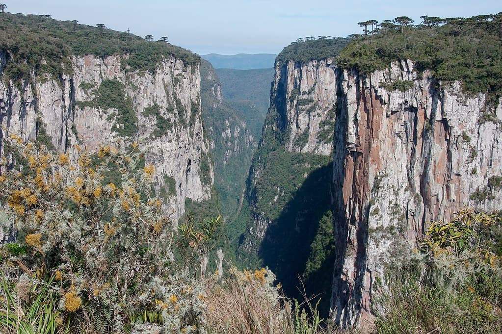 Cambará do Sul de moto: os cânions Itaimbezinho e Fortaleza no RS