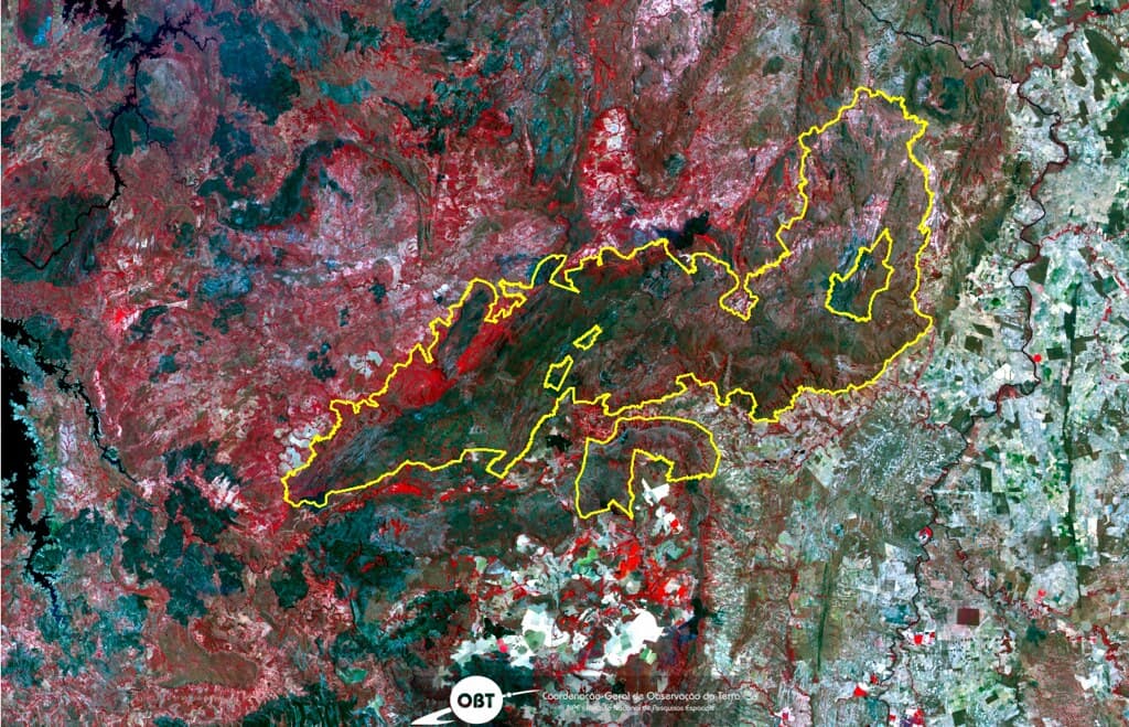 Chapada dos Veadeiros de moto: cachoeiras e cerrado de altitude em Goiás