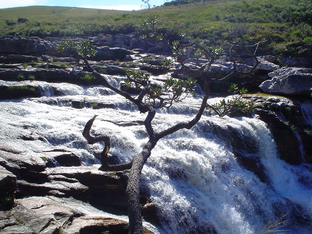 Serra da Canastra de moto: estrada de terra, cânions e a nascente do São Francisco