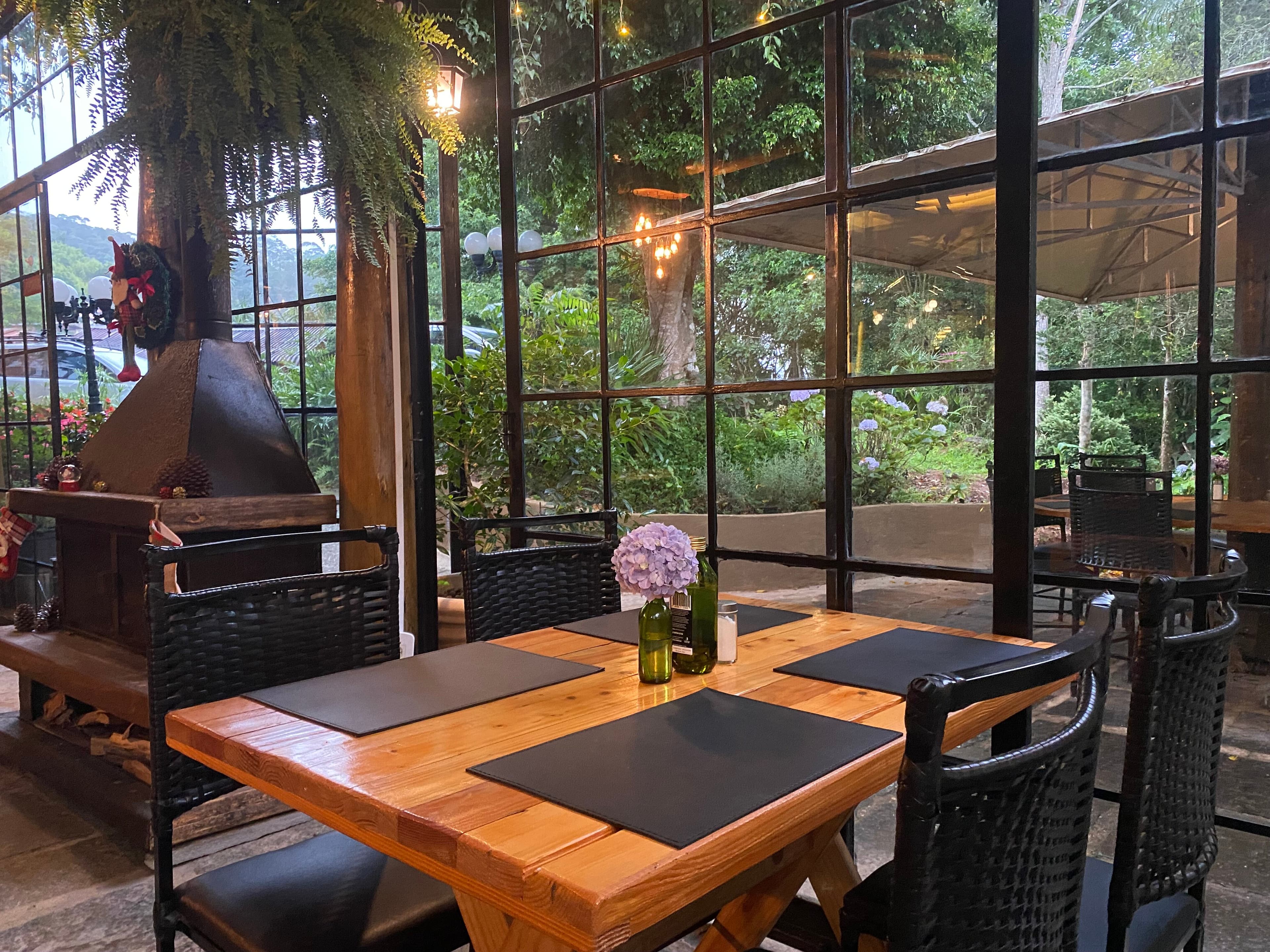 Restaurante La Família — Santo Antônio do Pinhal/SP