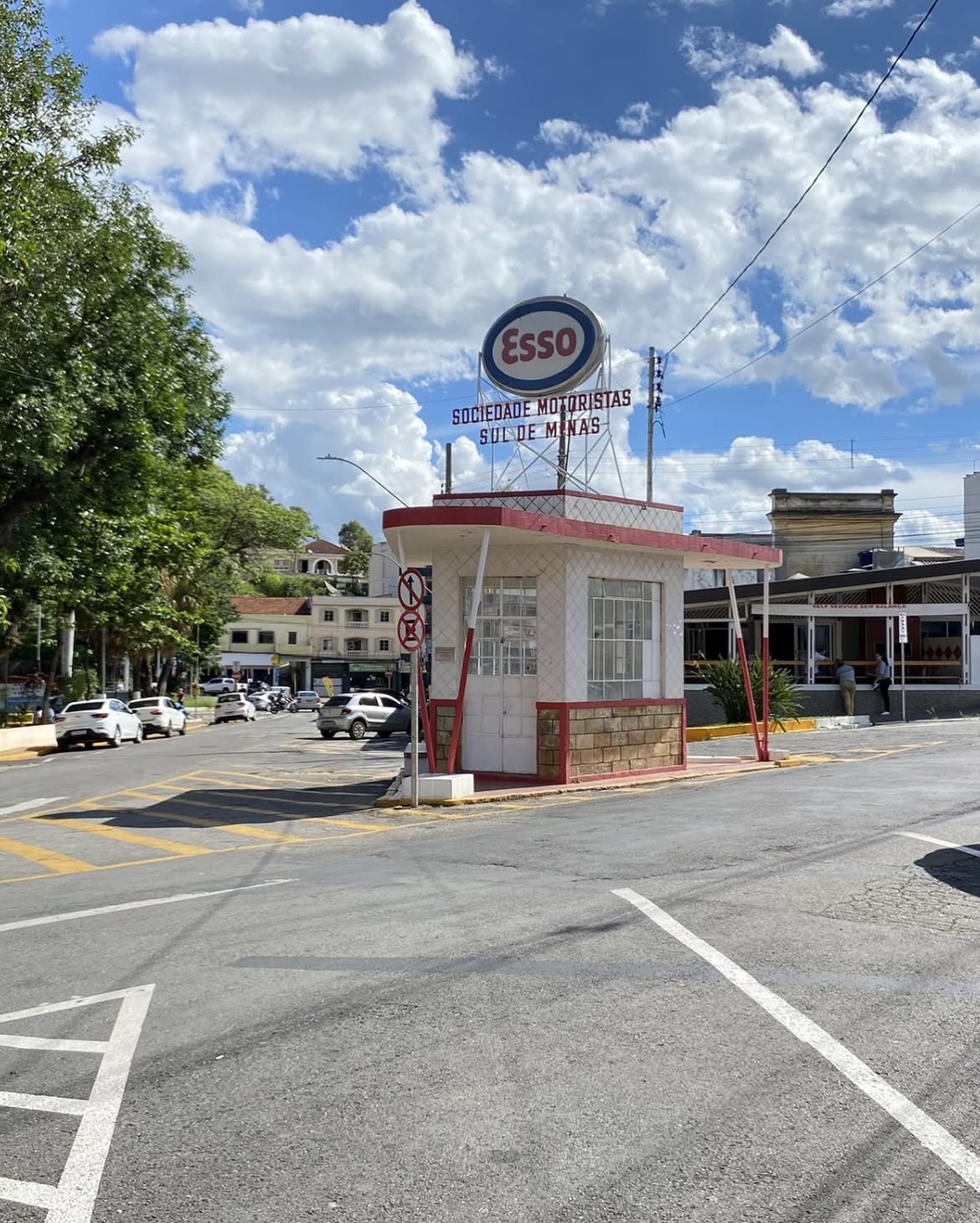 Postinho da Rua Nova, o menor posto de gasolina do mundo, no centro de Itajubá